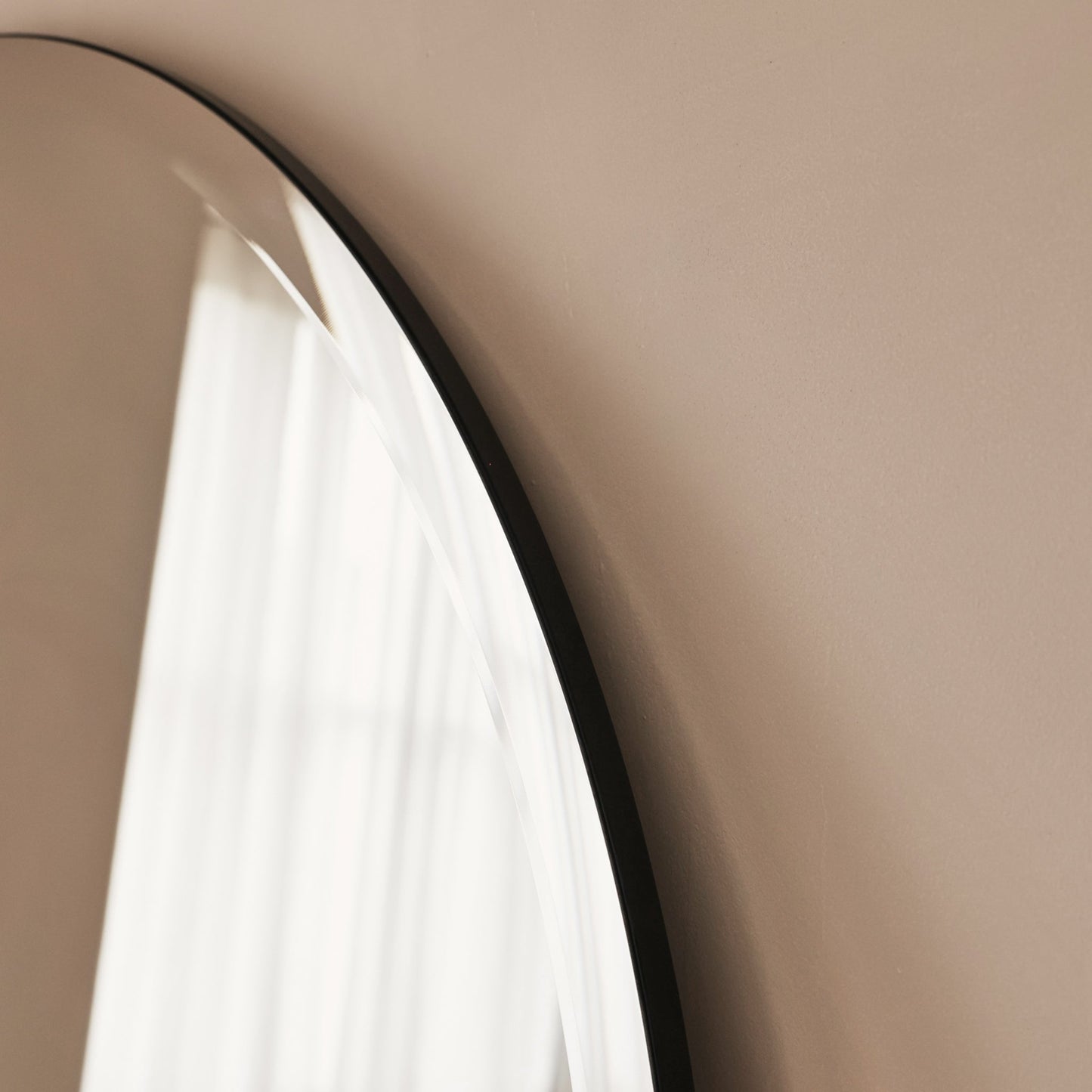 Vienna - Frameless Round Bevelled Mirror 100cm x 100cm