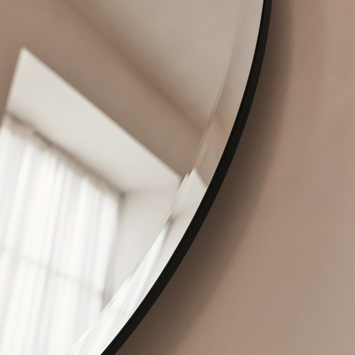 Vienna - Frameless Round Bevelled Mirror 100cm x 100cm