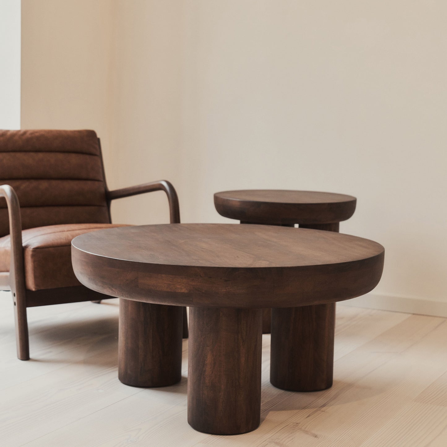 Vermont - Dark Wood Premium Round Coffee Table