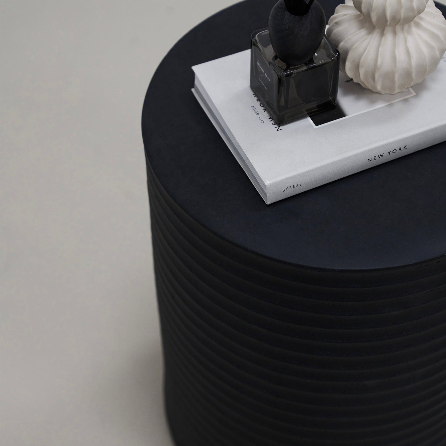 Raya - Minimal Onyx Ribbed Side Table