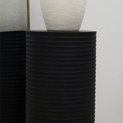 Raya - Minimal Onyx Ribbed Plinth