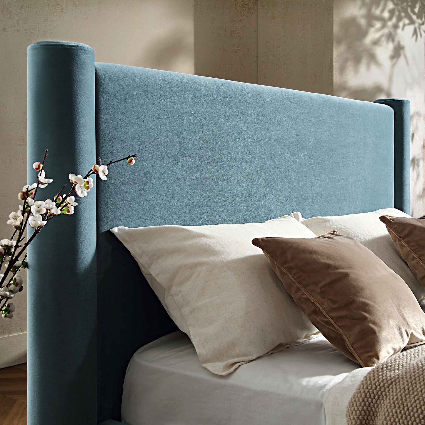Galerie Misty Blue Velvet Pillar Upholstered Bed